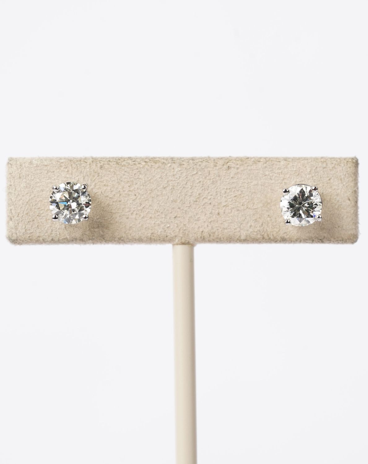 VRTT- 14KW 1.42ctw H-I/SI2 Round Diamond Stud Earrings