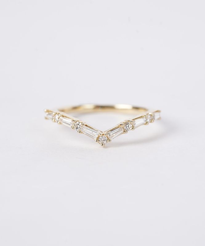 DAEX- 14KY 1.81g .38ctw Baguette &amp; Round Diamond V-Band (size 7)