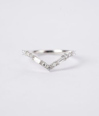14KW 1.84g .36ctw Baguette &amp; Round Diamond V-Band (size 7)