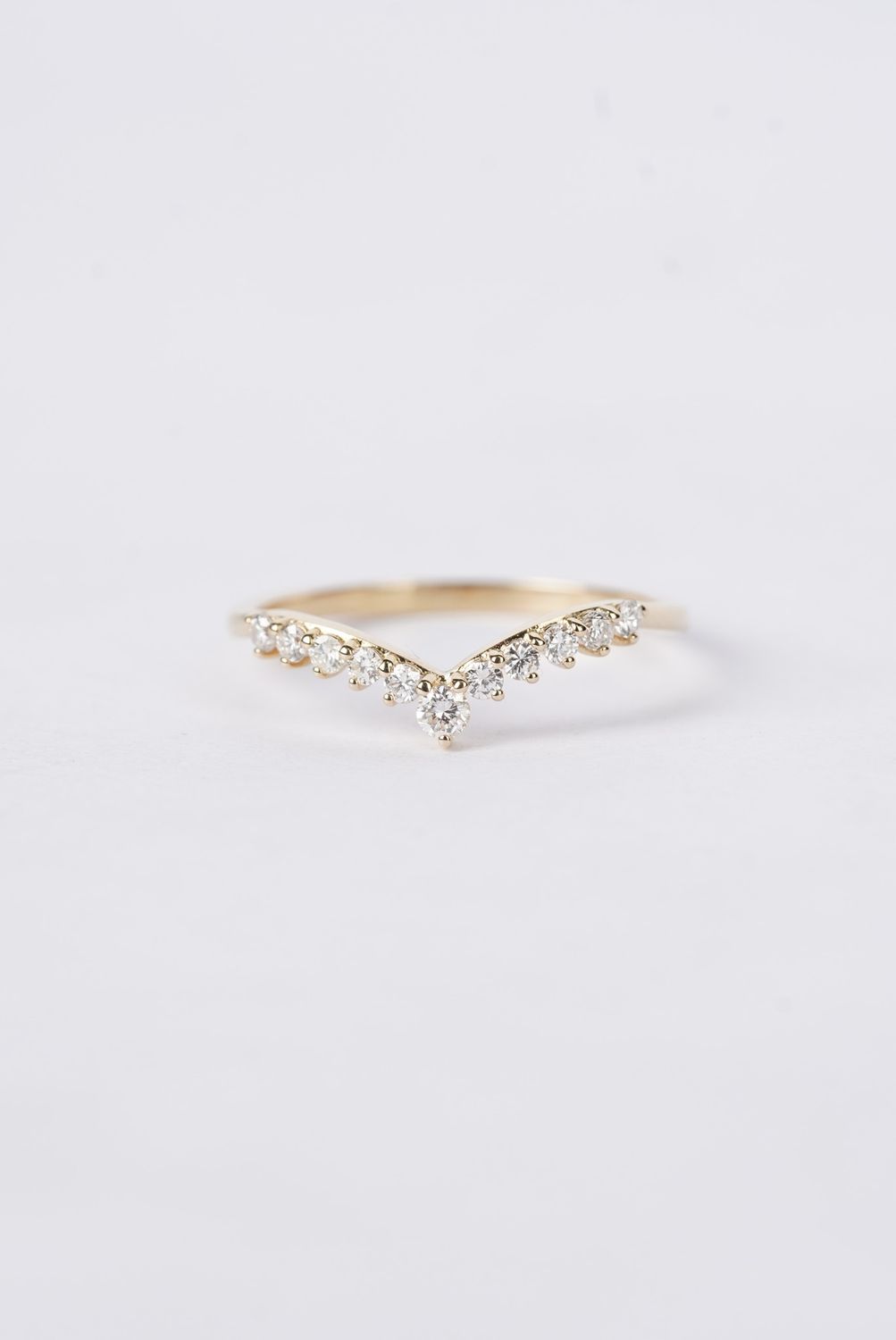 ABE- 14KY 1.34g .26ctw Diamond V-Band (size 7)