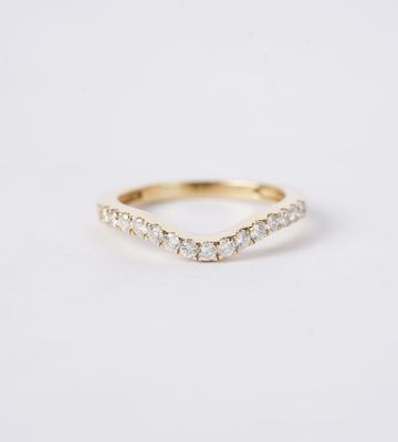 14KY 2.55g .50ctw Diamond Curved Band (size 7)