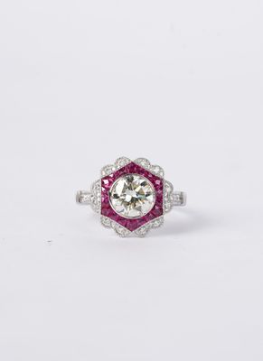Platinum 6.85g 2.65ctw (1.57ctr) L/VS1 European Diamond &amp; Ruby Engagement Ring (size 6)