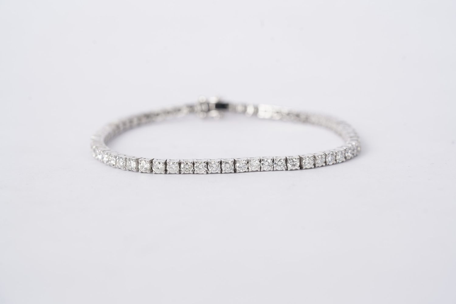 AETT- 18KW 13.80g 5.00ctw F-G/VS2 Round Diamond Tennis Bracelet 7"