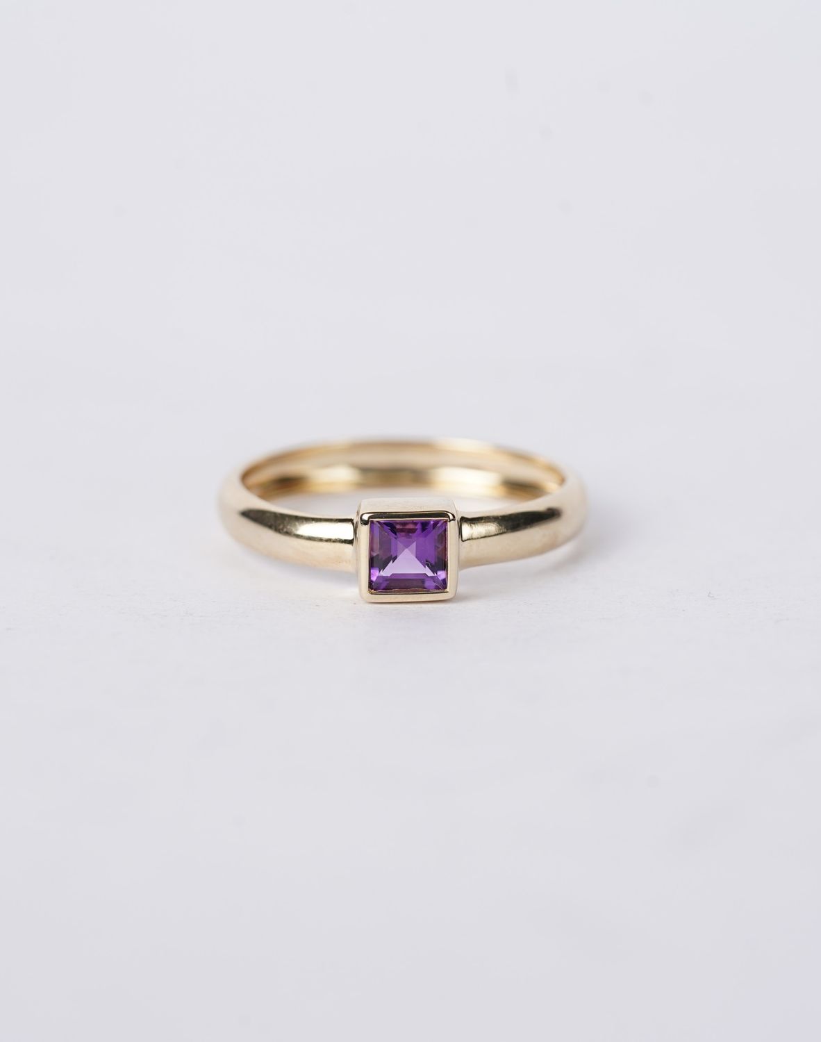 VTB- 14KY 1.76g .40ct Amethyst Bezel Fashion Ring (size 7)