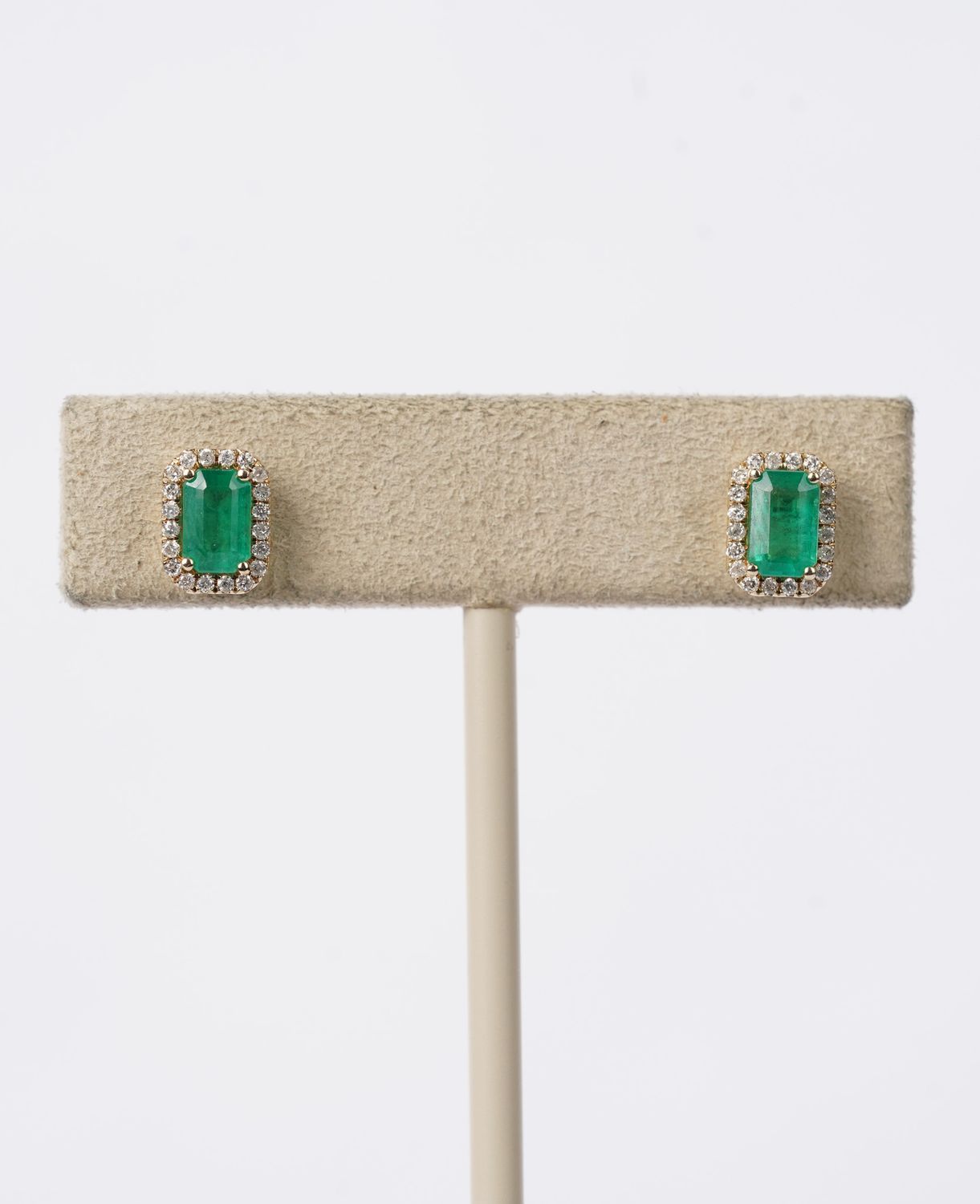 DAEX- 14KY 1.40g 1.30ctw Emerald &amp; Diamond Halo Stud Earrings
