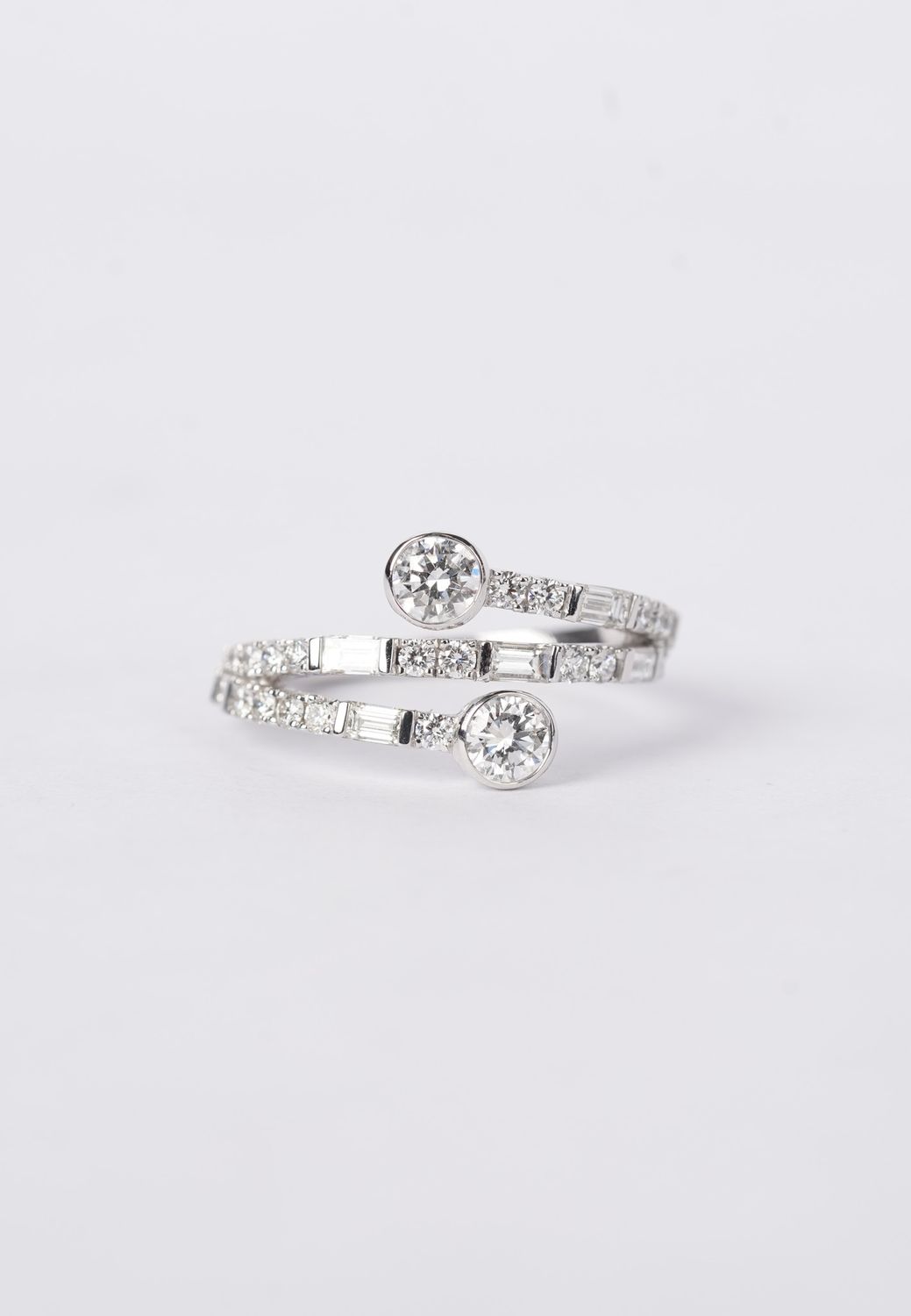 18KW 3.74g 1.50ctw Diamond Bezel Crossover Ring (size 7)