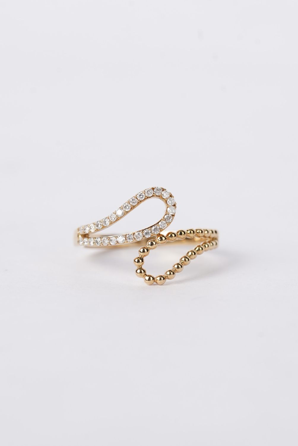 14KY 2.79g .20ctw Diamond Fashion Crossover Ring (size 6.5)