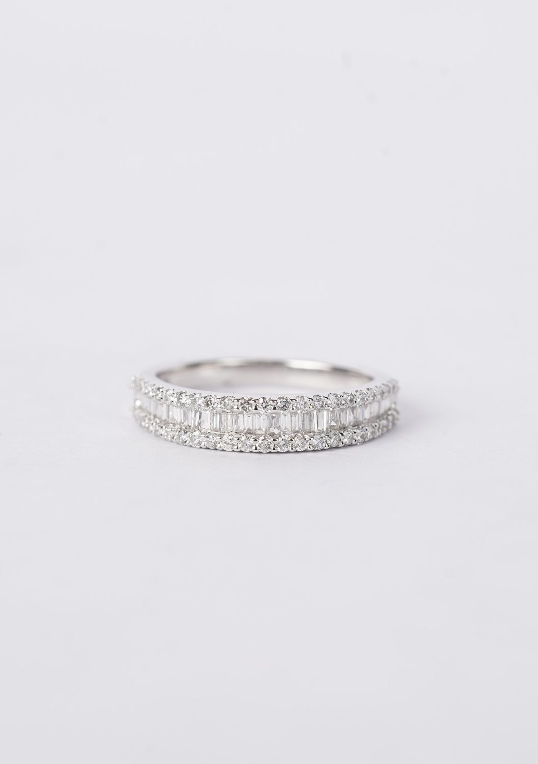 14KW 3.45g .63ctw Baguette &amp; Round Diamond Fashion Ring (size 6.5)