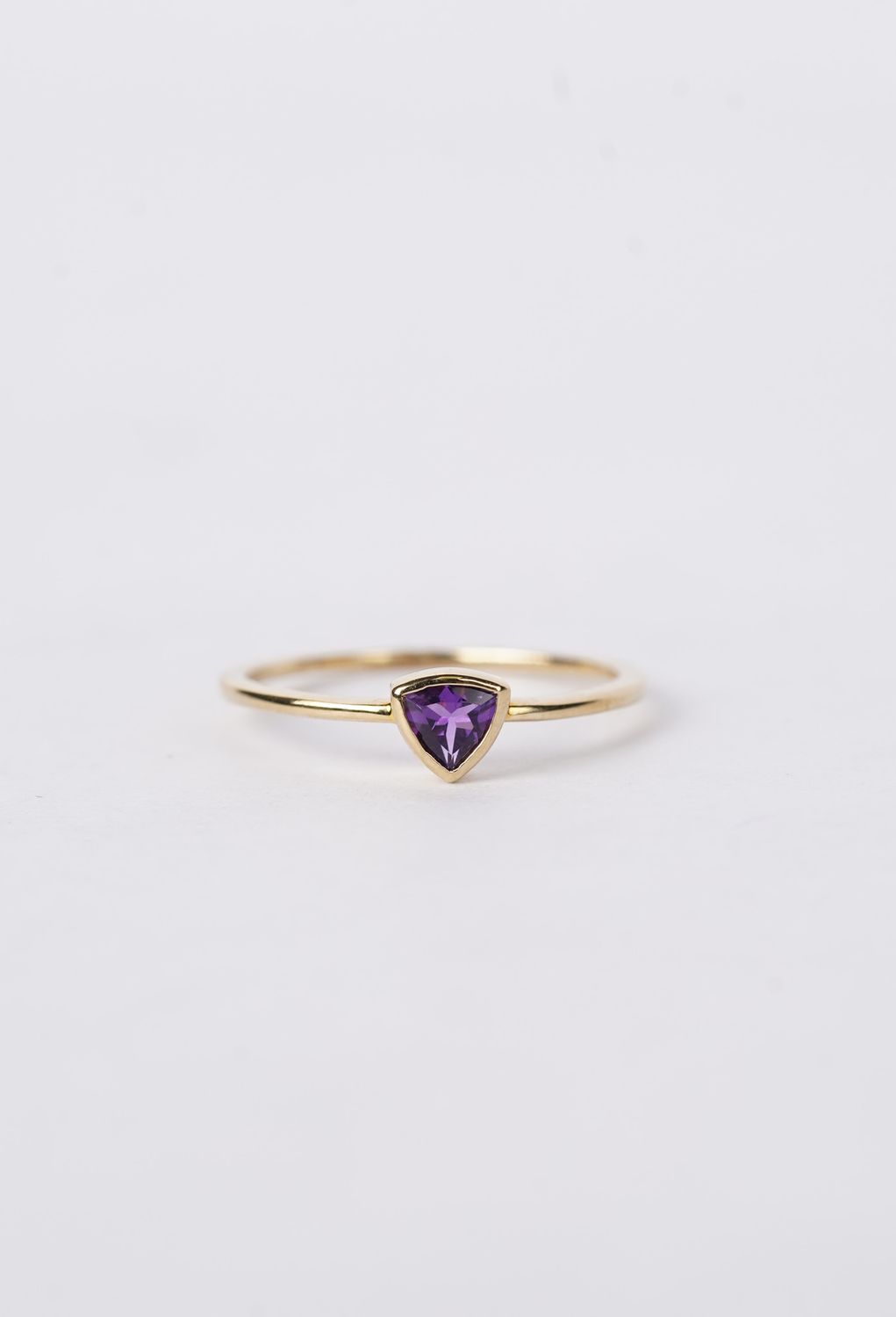 10KY 1.05g .20ct Amethyst Bezel Fashion Ring (size 7)