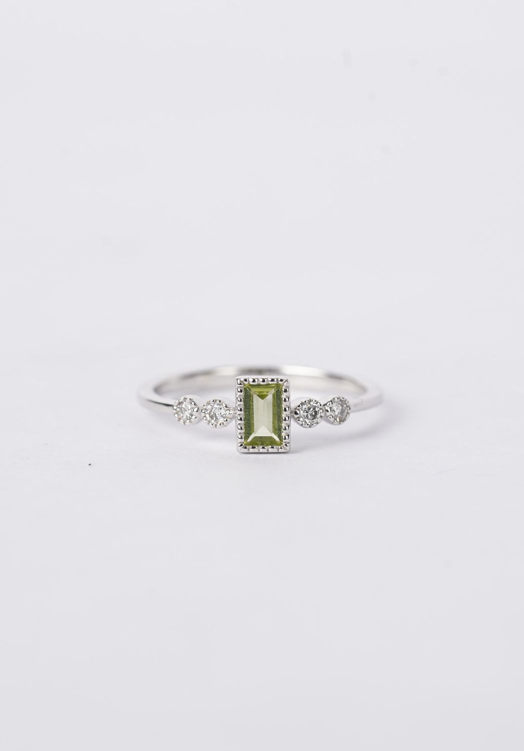 VRT- 10KW 1.76g .30ctw Peridot &amp; Diamond Fashion Ring (size 7)