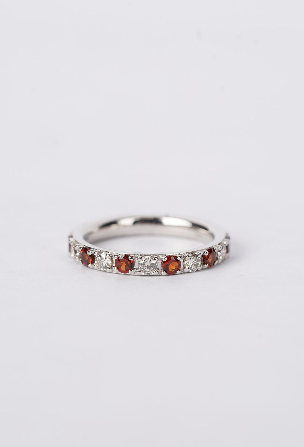 10KW 3.38g .90ctw Garnet &amp; Diamond Stackable Band (size 6.5)