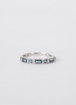 14KW 1.92g .65ctw London Blue Topaz Stackable Band (size 7)