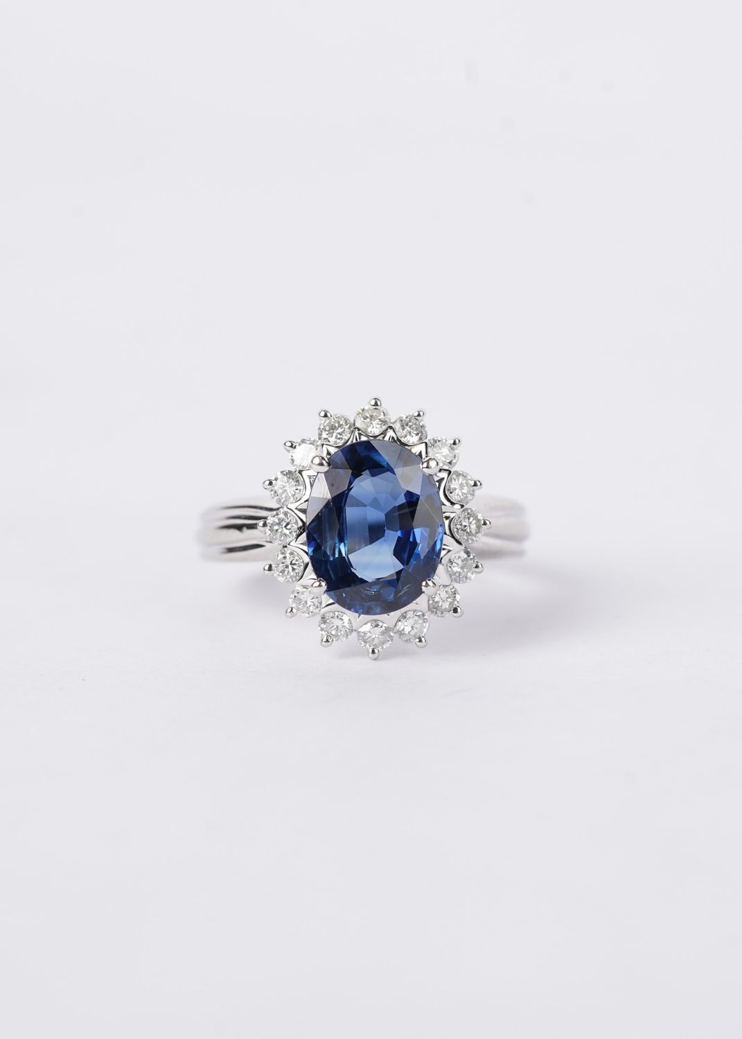 Platinum 6.69g 3.23ctw (2.70ctr) Sapphire &amp; Diamond Halo Fashion Ring (size 5.5)