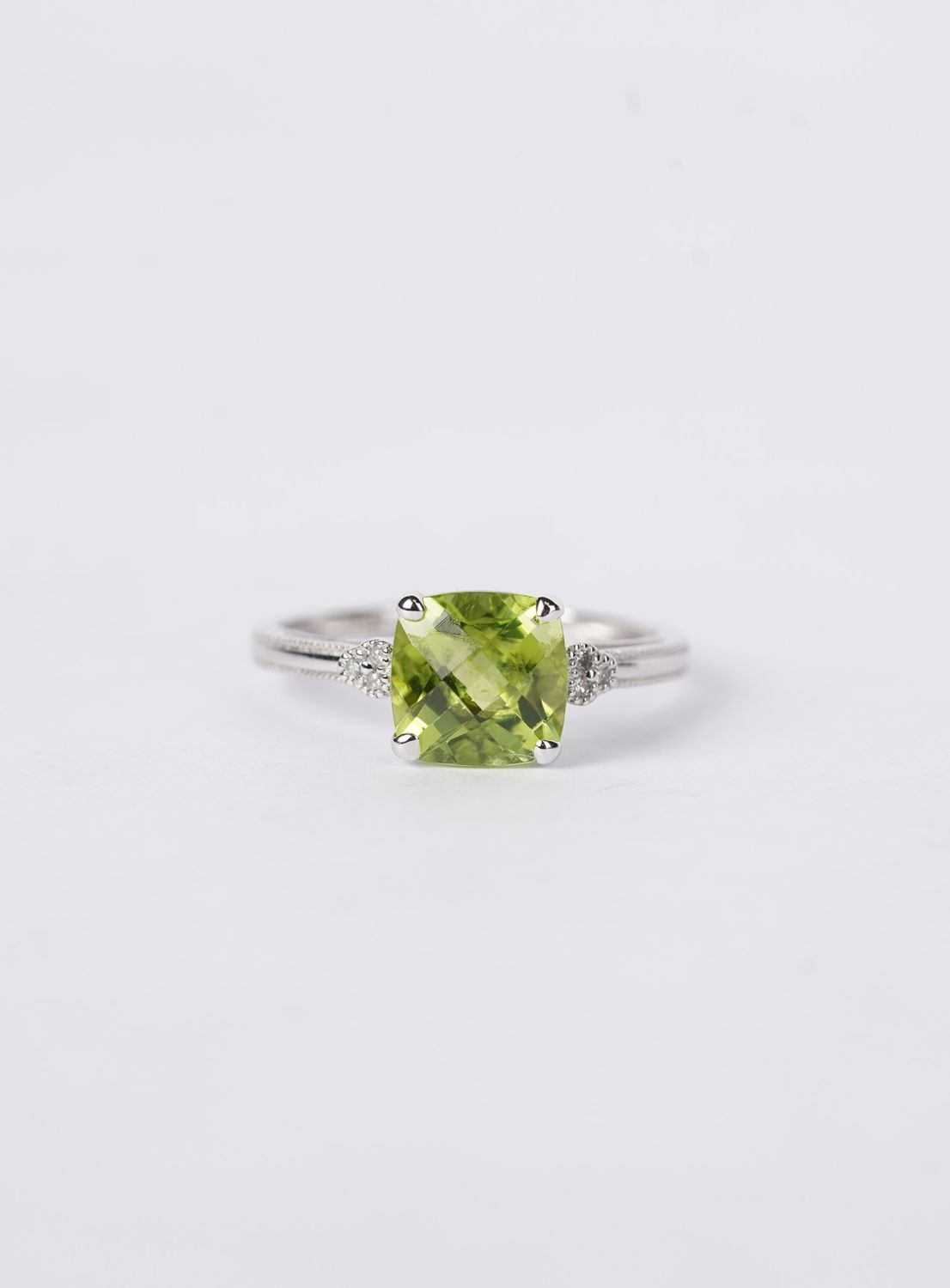 14KW 1.92g 2.47ctw Peridot &amp; Diamond Fashion Ring (size 7)