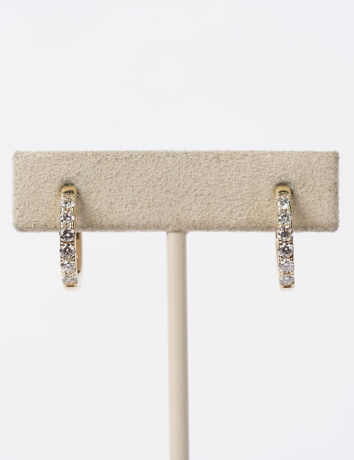 14KY 2.95g .50ctw Round Diamond Huggie Hoop Earrings