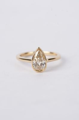 VEBE- 18KY 3.22g 1.31ct Champagne/SI1 Pear Diamond Bezel Ring (size 6.5) VEBE- 18KY 3.22g 1.31ct Champagne/SI1 Pear Diamond Bezel Ring (size 6.5)