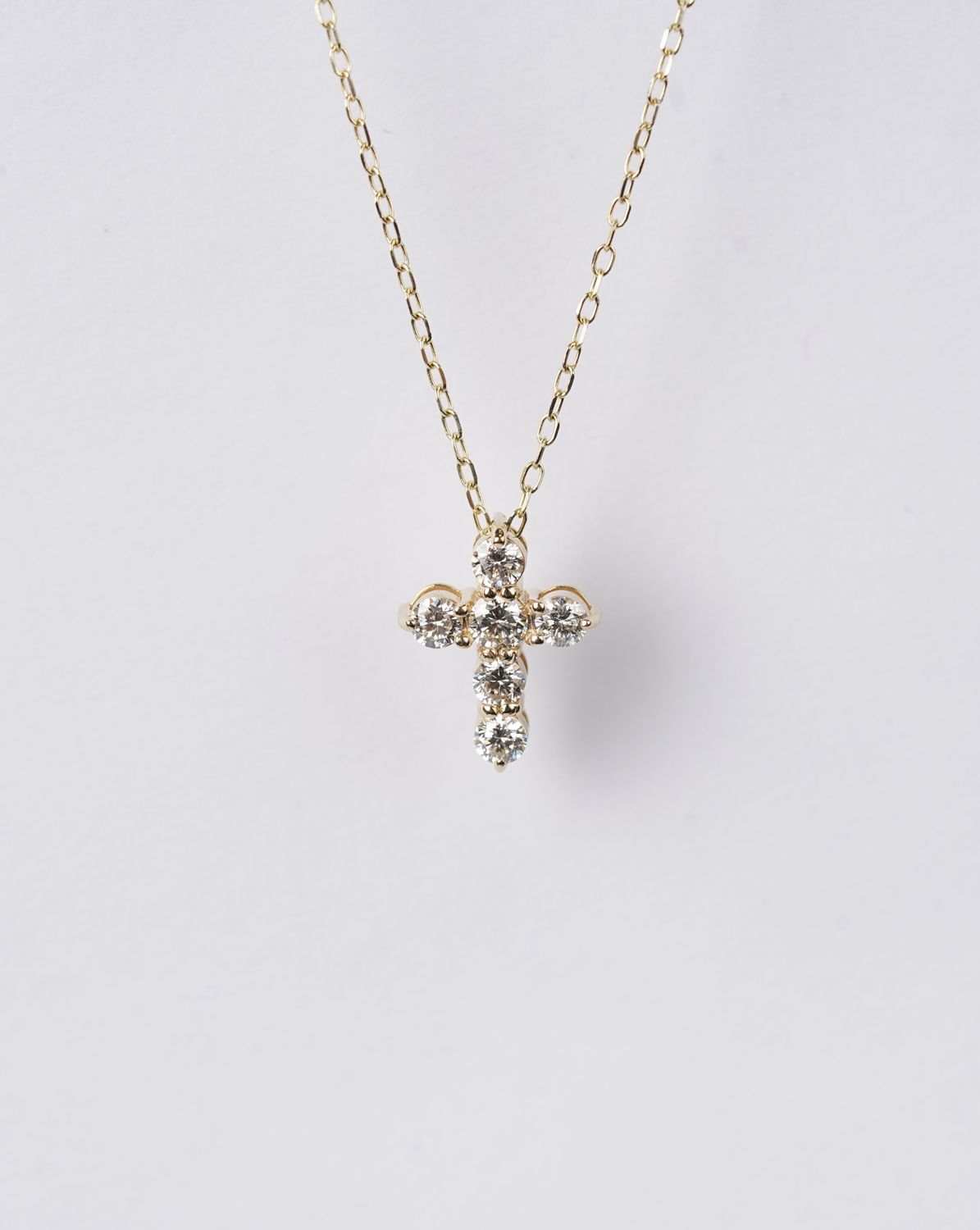 DRTX- 14KY 1.73g .43ctw Diamond Cross Necklace 18"