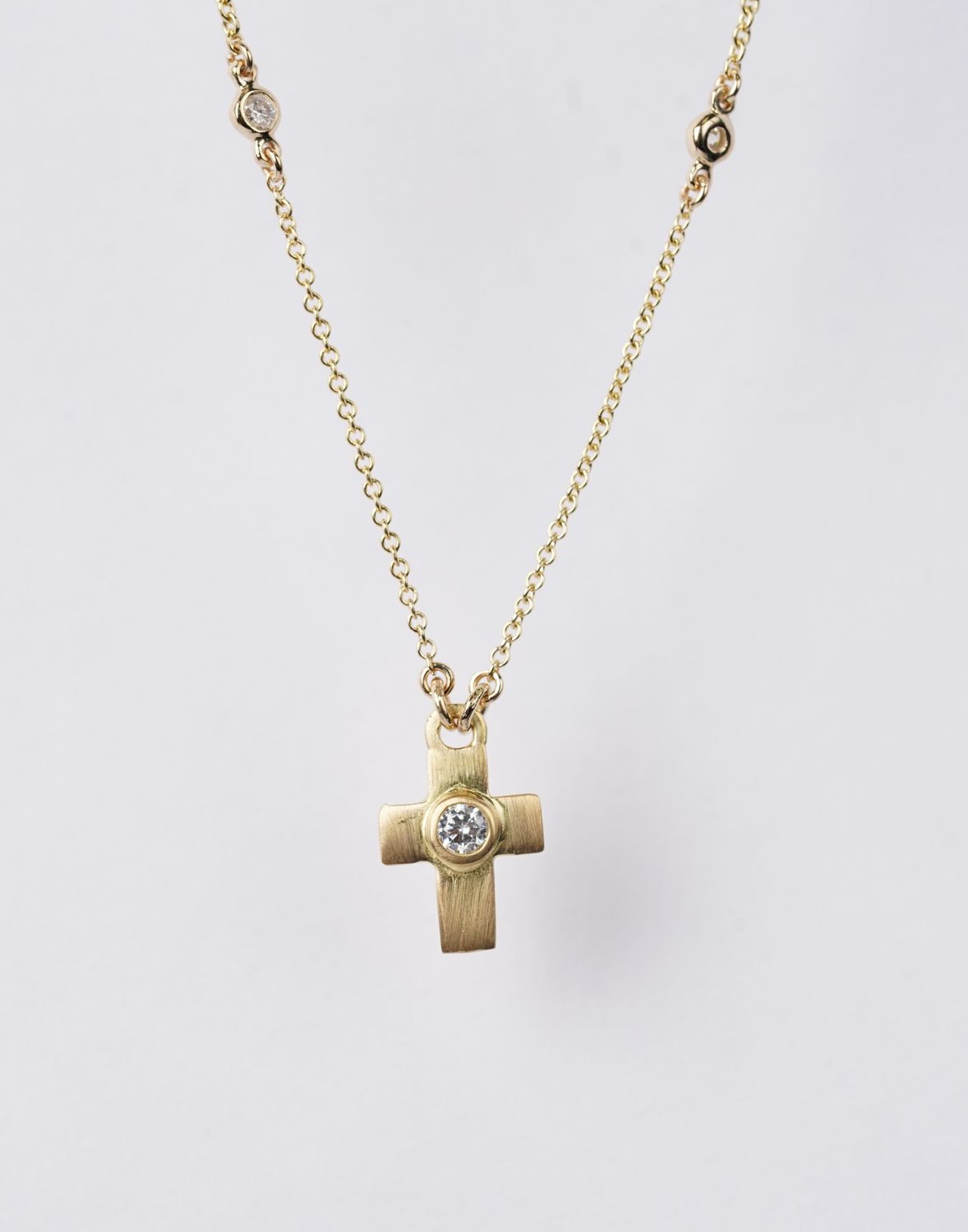 14KY 2.77g .15ctw Diamond Cross Necklace 16-18"