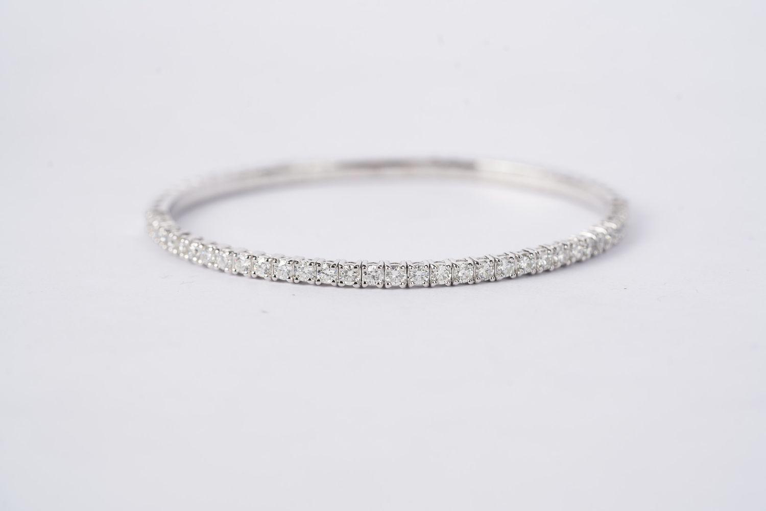 VEET- 14KW 11.90g 2.00ctw Round Diamond Flex Bangle Bracelet