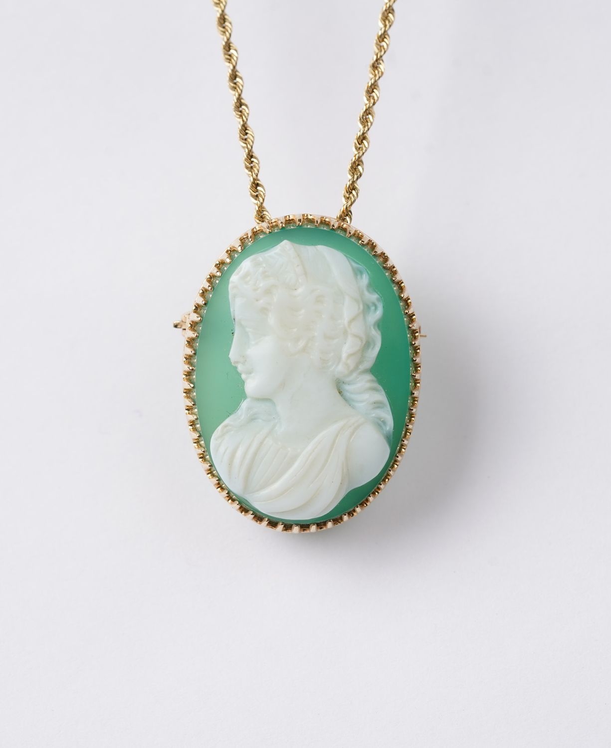 DTTX- 14KY 13.20g Green Cameo Necklace &amp; Pin 16"