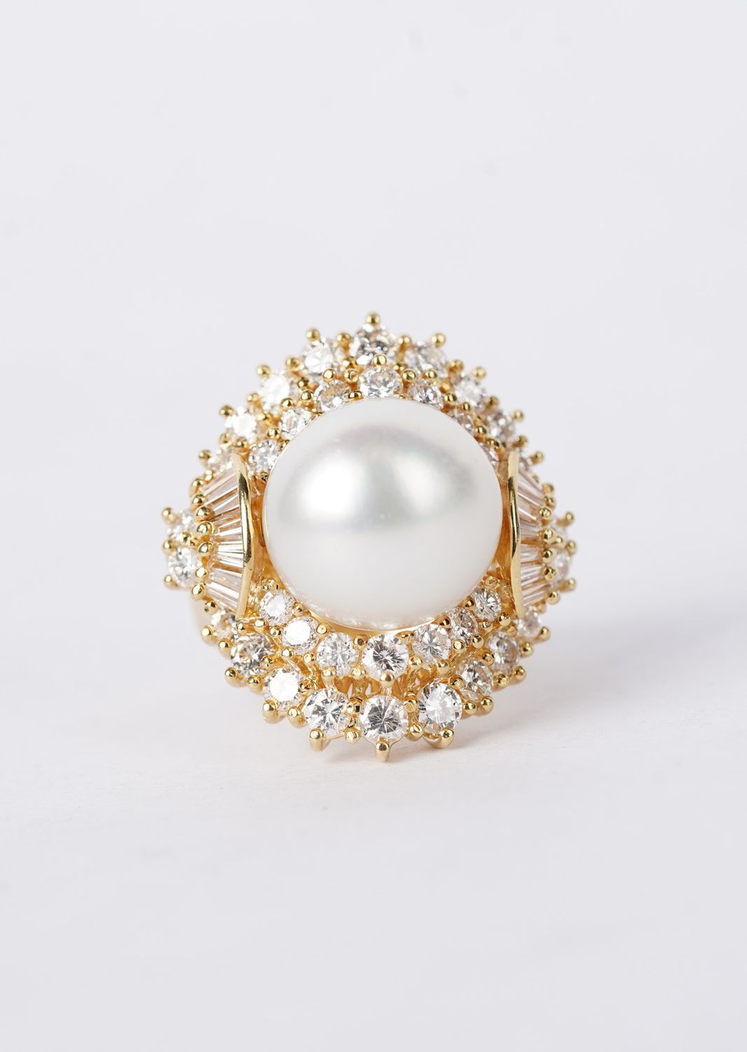 AETT- 18KY 15.21g 2.84ctw 13.5mm South Sea Pearl Halo Ring (size 6.75)