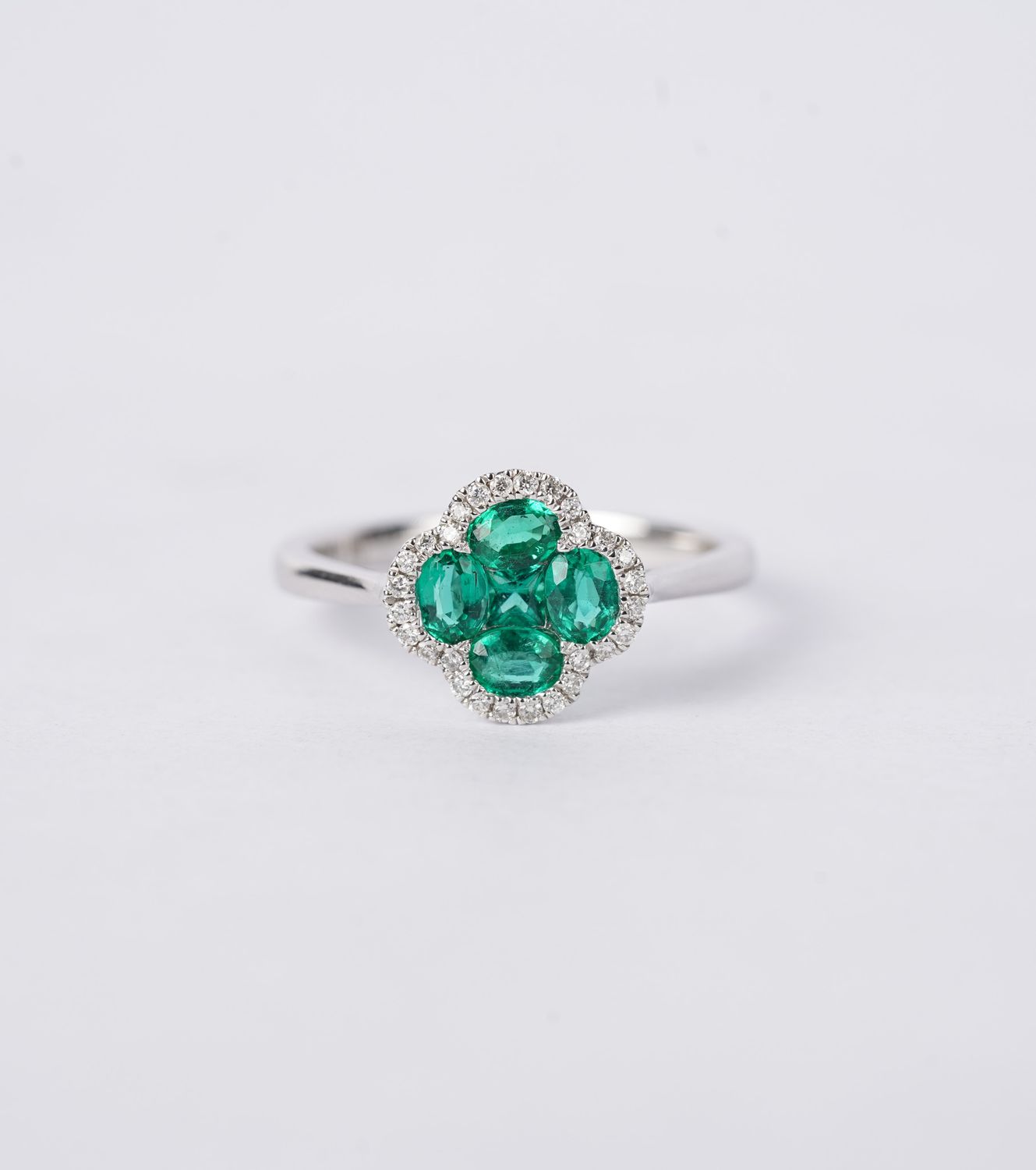 VRRD- 18KW 2.66g .77ctw Emerald &amp; Diamond Halo Fashion Ring (size 6.25)