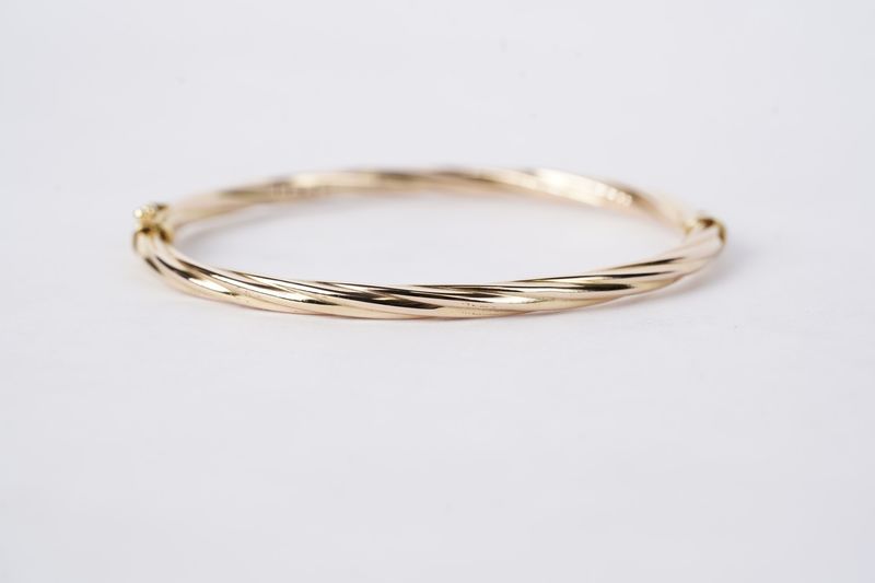 NETX- 14KY 5.68g Hinged Bangle Bracelet