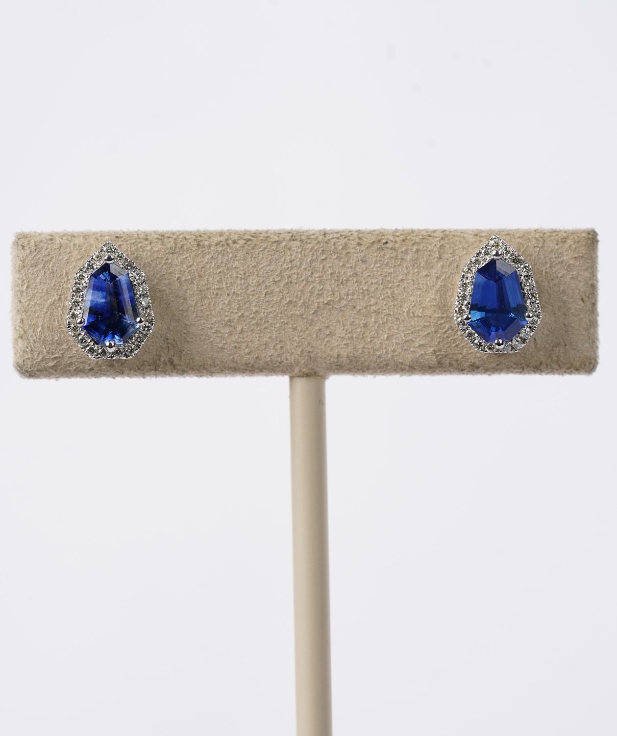 VTPT- 14KW 2.07g 1.37ctw Sapphire &amp; Diamond Halo Stud Earrings