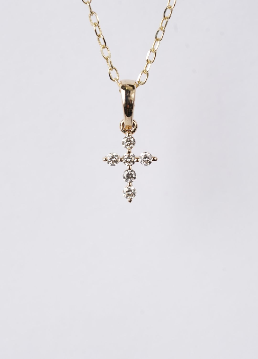 ARE- 14KY 1.32g .09ctw Petite Diamond Cross Necklace 18"