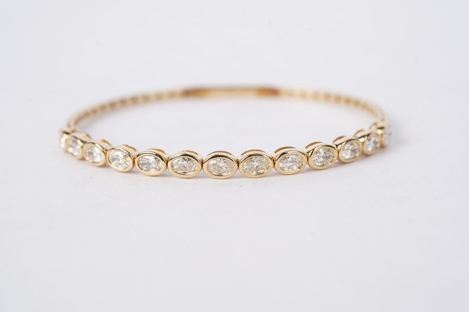 3.25 Carat Oval Bezel-Set Diamond Flex Bangle Bracelet in 18k Yellow Gold