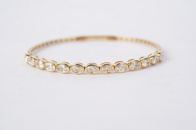 3.25 Carat Oval Bezel-Set Diamond Flex Bangle Bracelet in 18k Yellow Gold