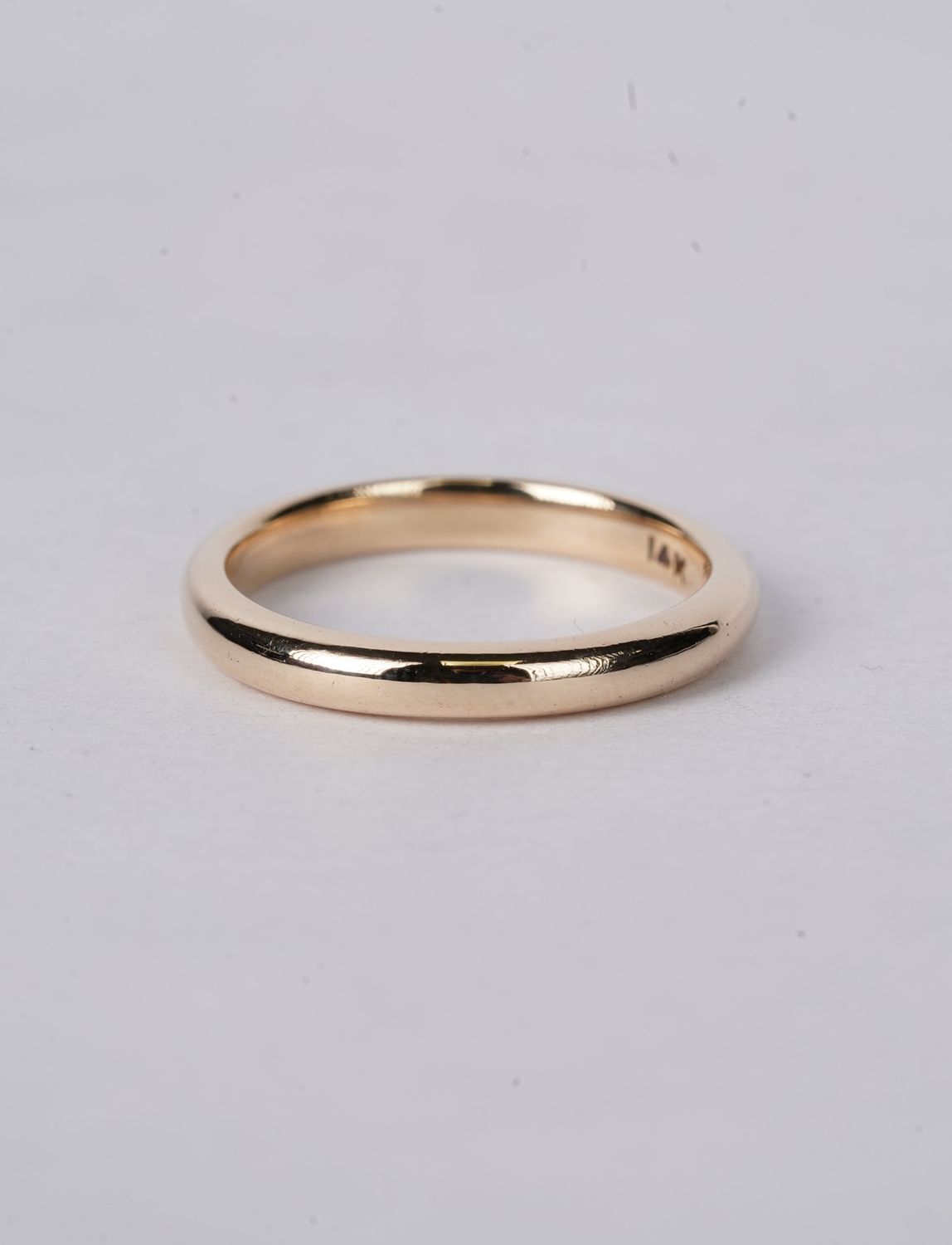VLE- 14KY 3.36g 2.75mm Half Round Gold Band (size 6.75)