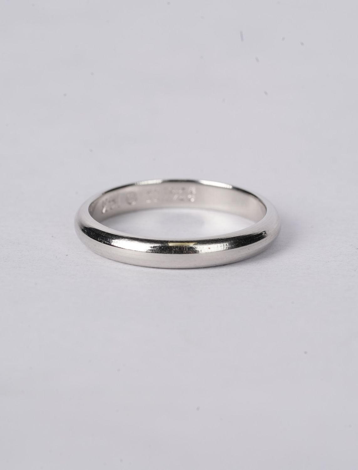VAT- 14KW 2.10g 2.75mm Half Round Gold Band (size 4.75)