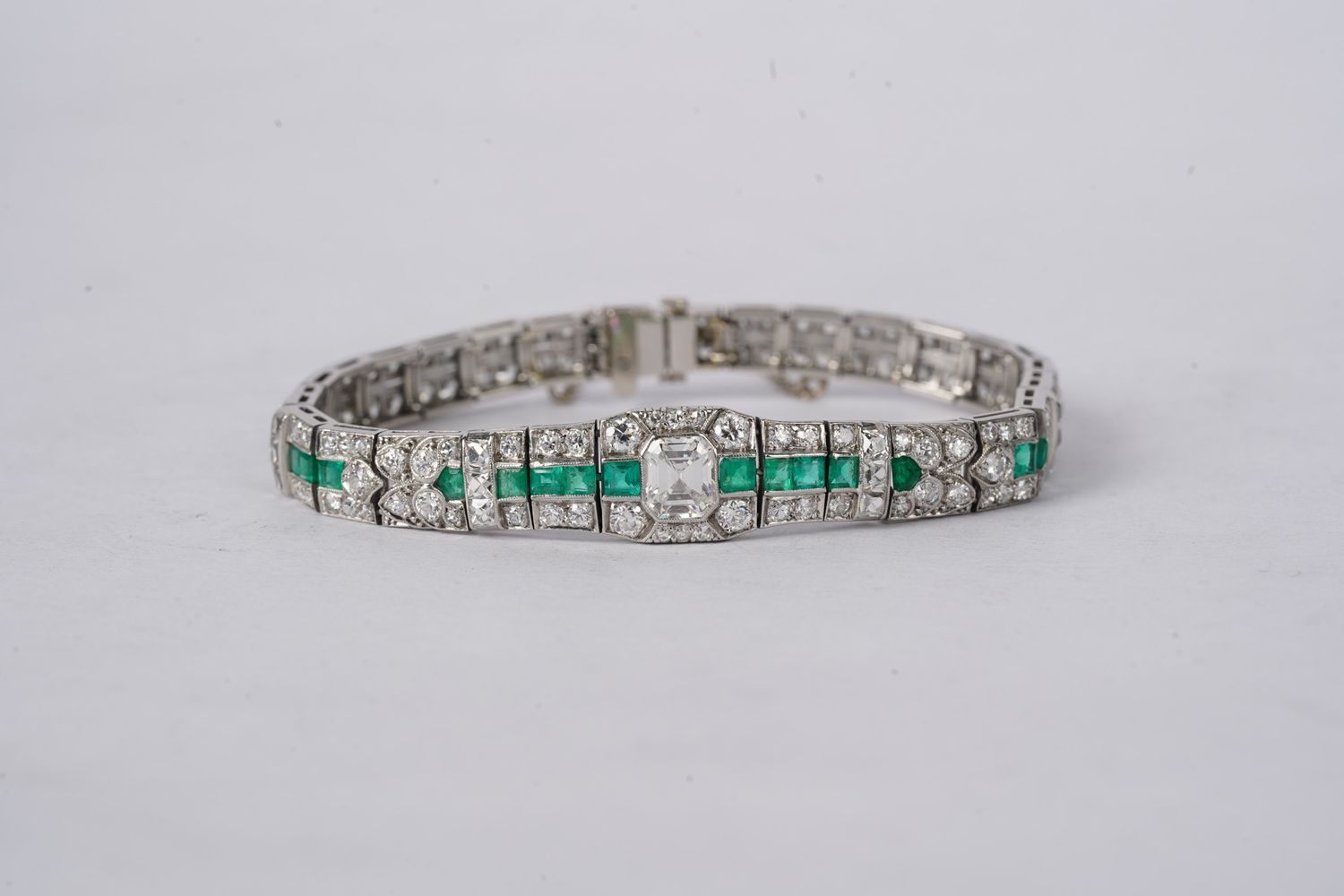 5.11 Carat Antique Asscher Diamond and Emerald Vintage Bracelet in Platinum | 6.5"