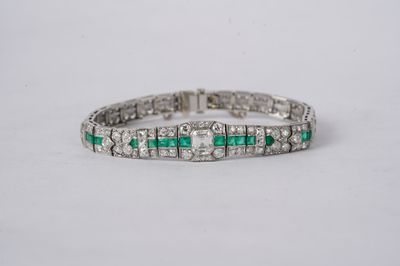 5.11 Carat Antique Asscher Diamond and Emerald Vintage Bracelet in Platinum | 6.5"