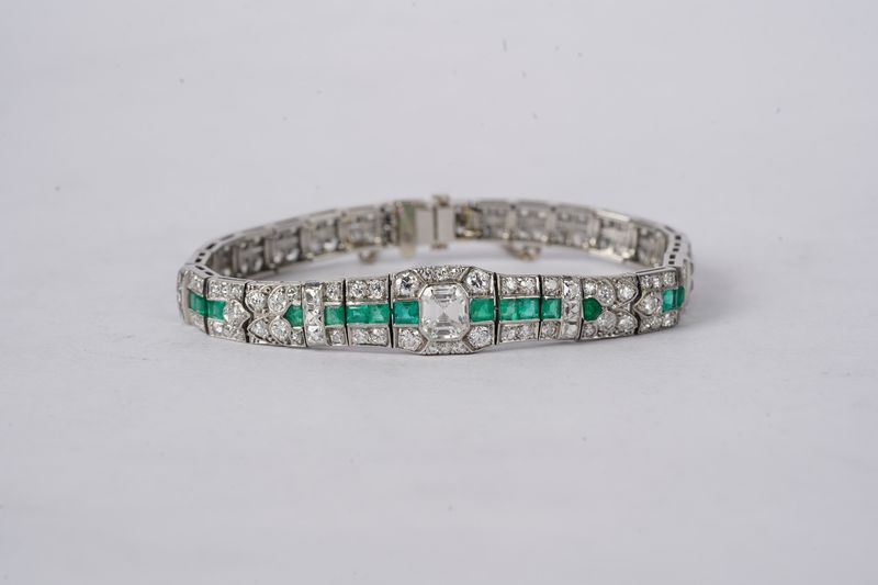 5.11 Carat Antique Asscher Diamond and Emerald Vintage Bracelet in Platinum | 6.5"