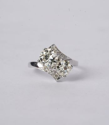 3.27 Carat European Diamond Fashion Vintage Ring in Platinum