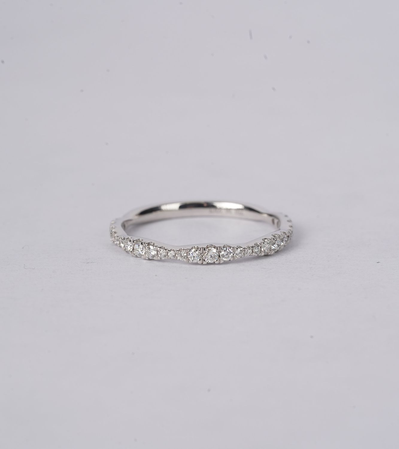 DVT- 18KW 1.56g .27ctw Diamond Stackable Band (size 6.5)
