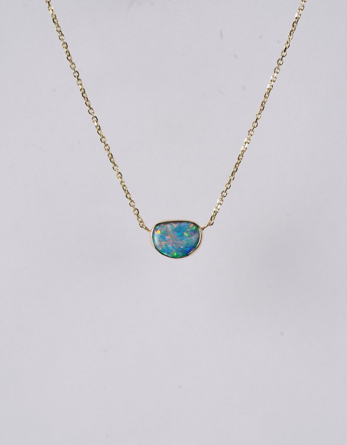 NETX- 14KY 2.66g 9x7mm Australian Opal Bezel Necklace 16-18"