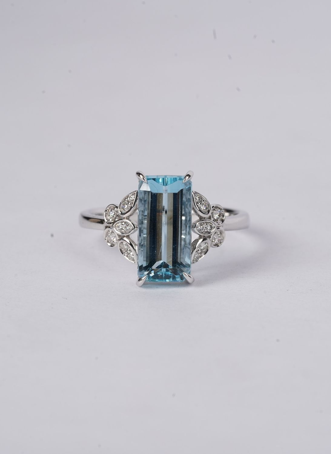 2.79 Carat Aquamarine &amp; Diamond Fashion Ring in 18k White Gold