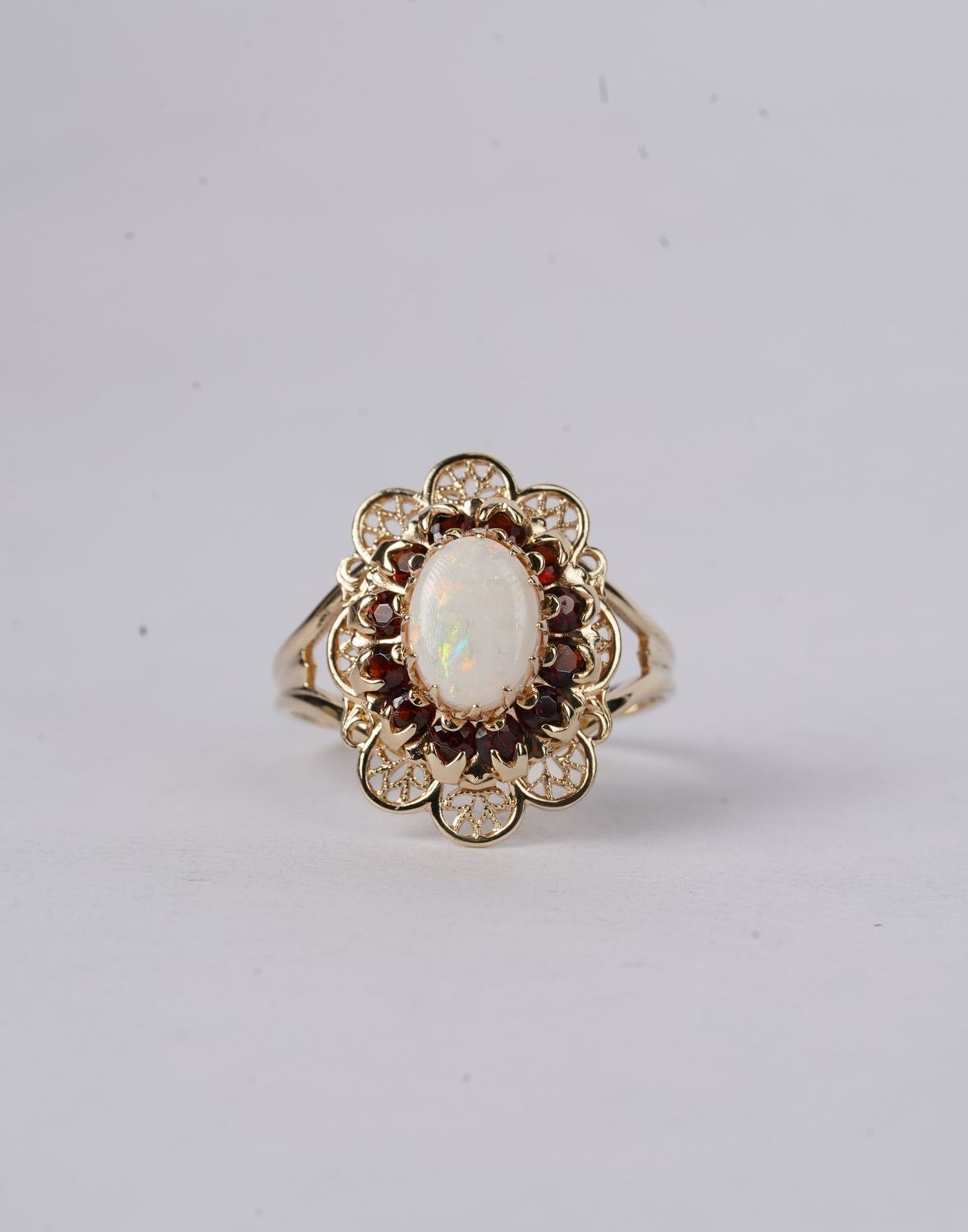 VNT- 10KY 3.20g 1.35ctw (.75ctr) Opal &amp; Garnet Fashion Ring (size 6.75)