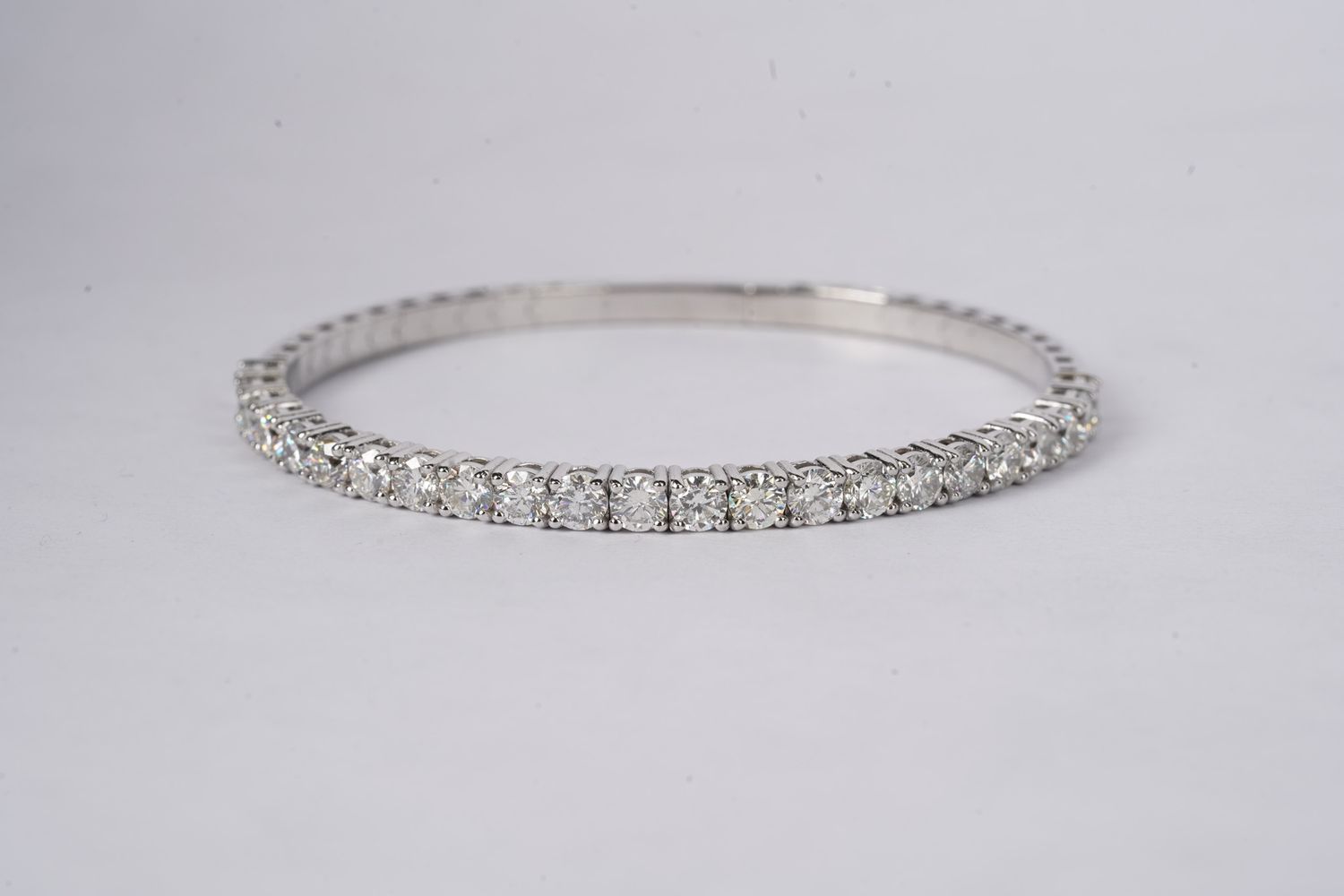 DDTPT- 14KW 14.72g 6.00ctw Diamond Flex Bangle Bracelet