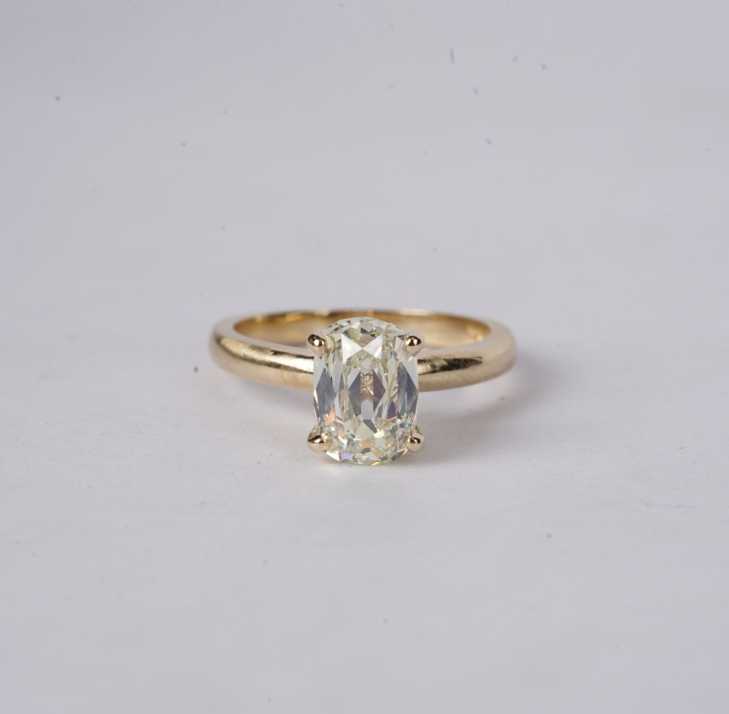 LDNT- 14KY 4.43g 2.51ct S-T/SI1 GIA Antique Cushion Diamond Solitaire Engagement Ring (size 7)