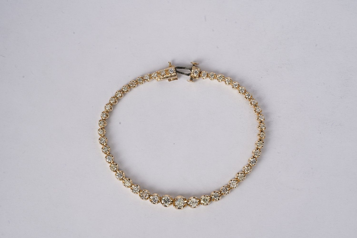 3.00 Carat Tapered Diamond Tennis Bracelet in 14k Yellow Gold | 6.75"