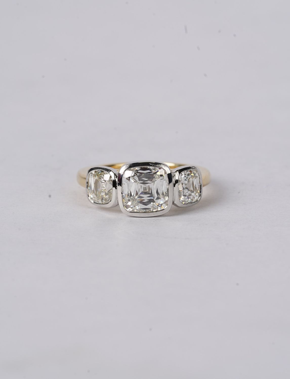 IIEE- 18KY/Plat 5.35g 3.52ctw (2.00ctr) J/SI1 GIA Criss Cut Diamond Three Stone Engagement Ring (size 6)
