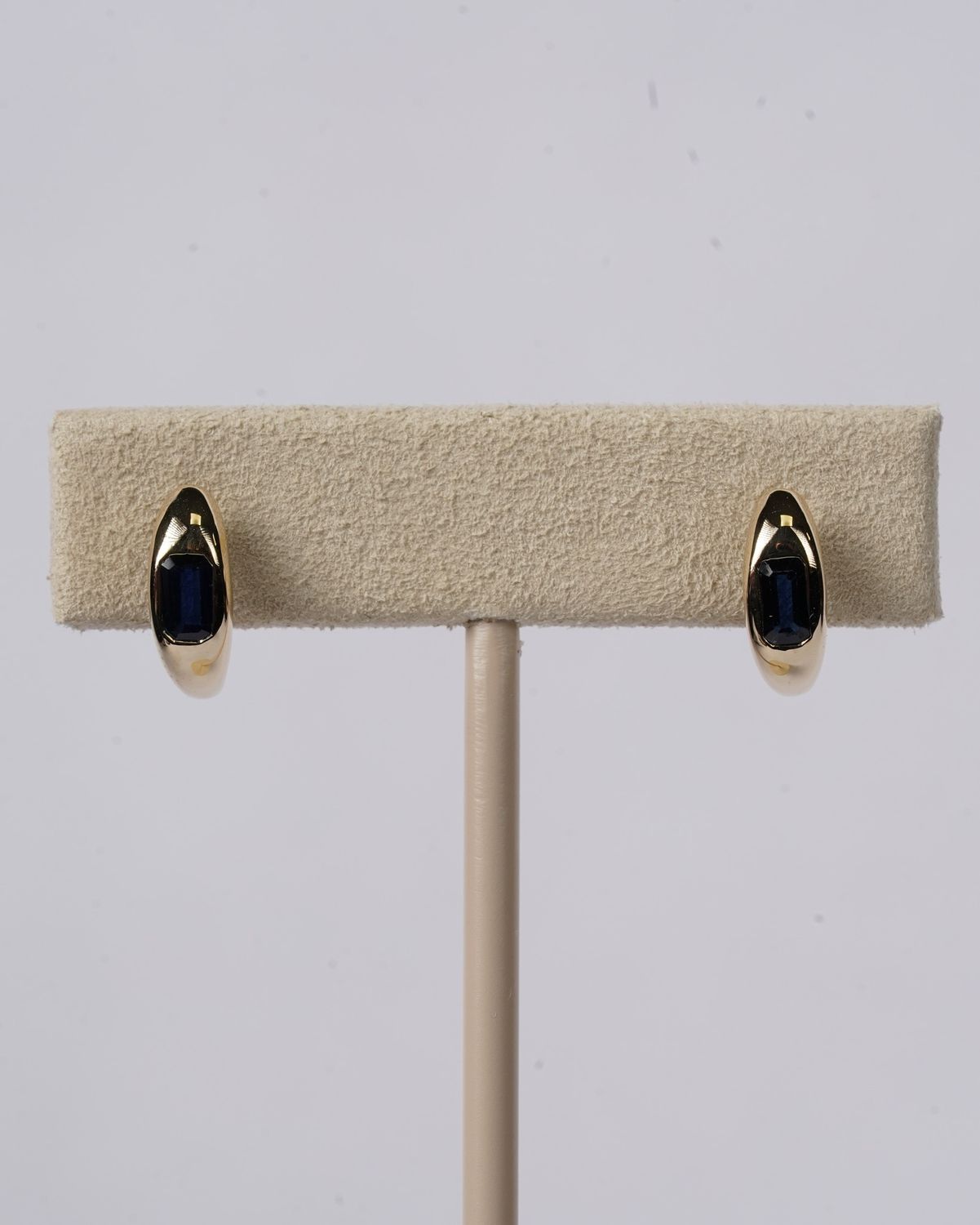 VVT- 14KY 2.00g .80ctw Sapphire Bezel Set Huggie Hoop Earrings