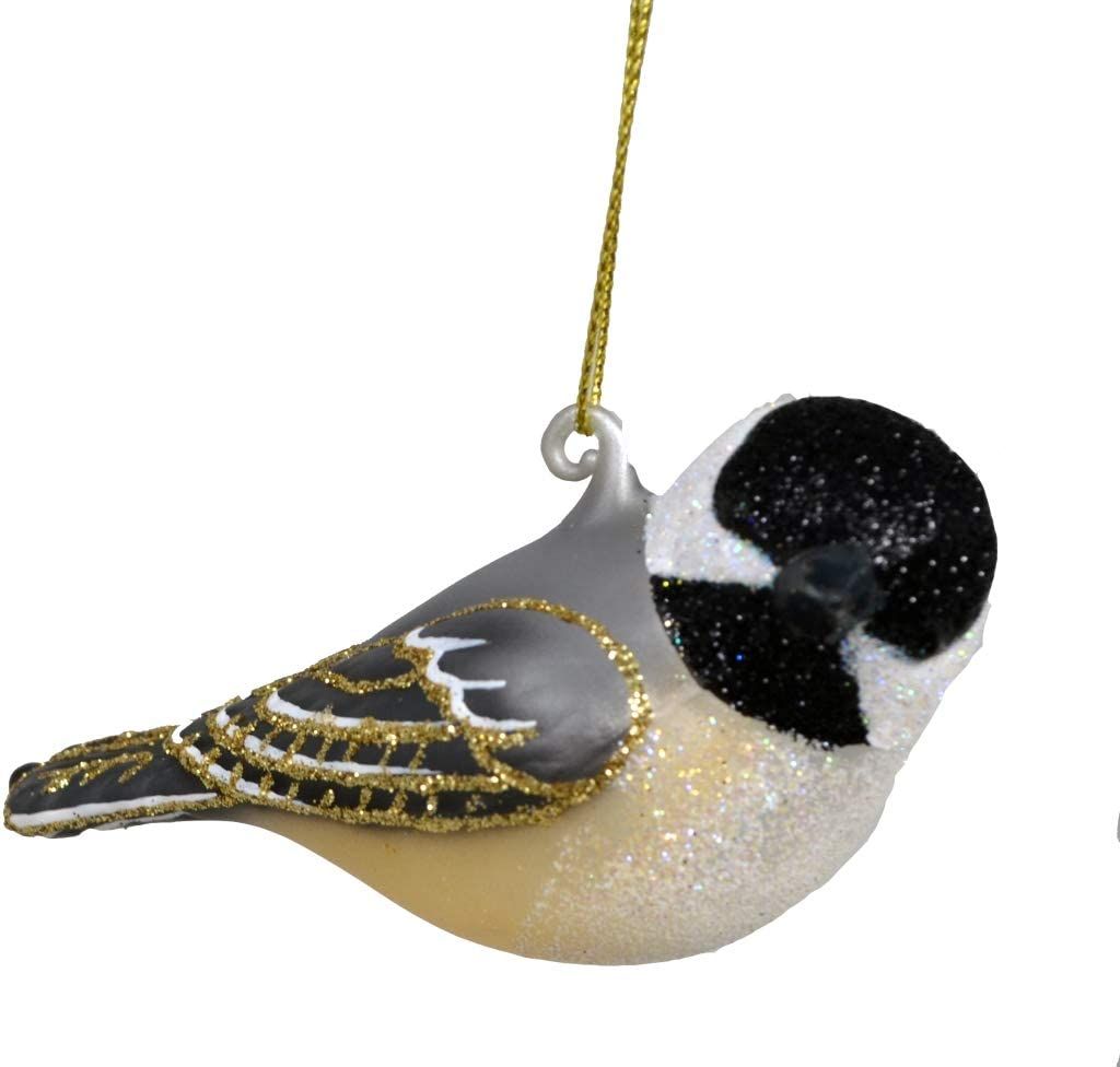 Turned Head Chickadee