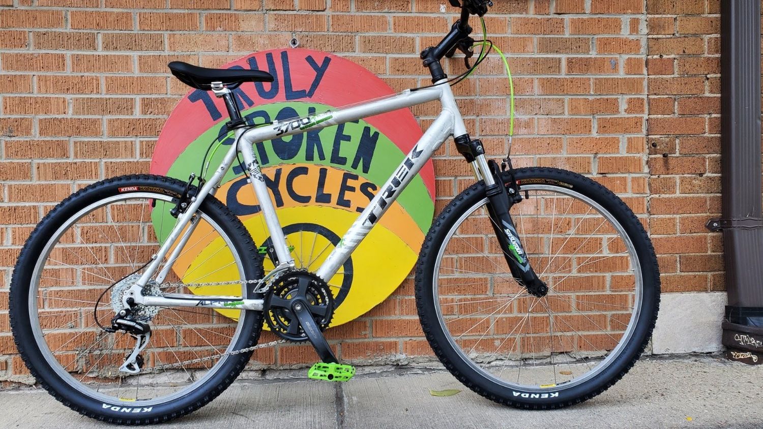 USED BIKE Trek 3700 Three Series MTB - Silver/White 21&quot;