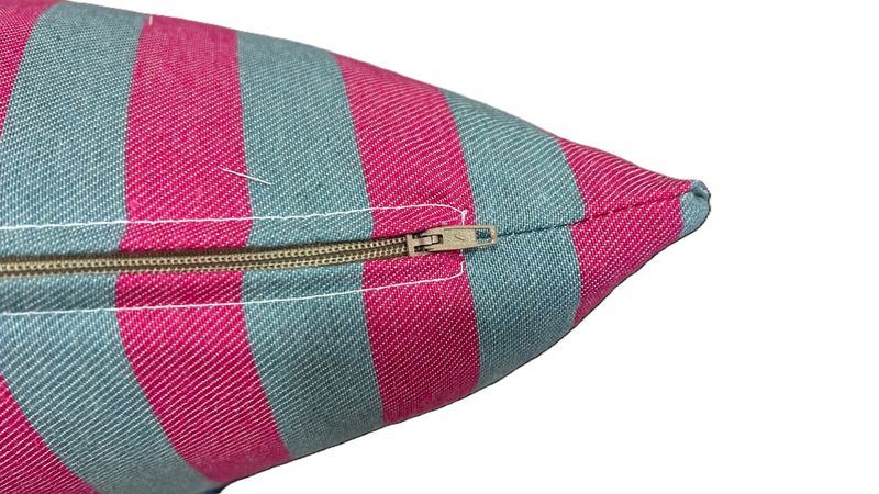 Cojín Rayado Fucsia-Gris