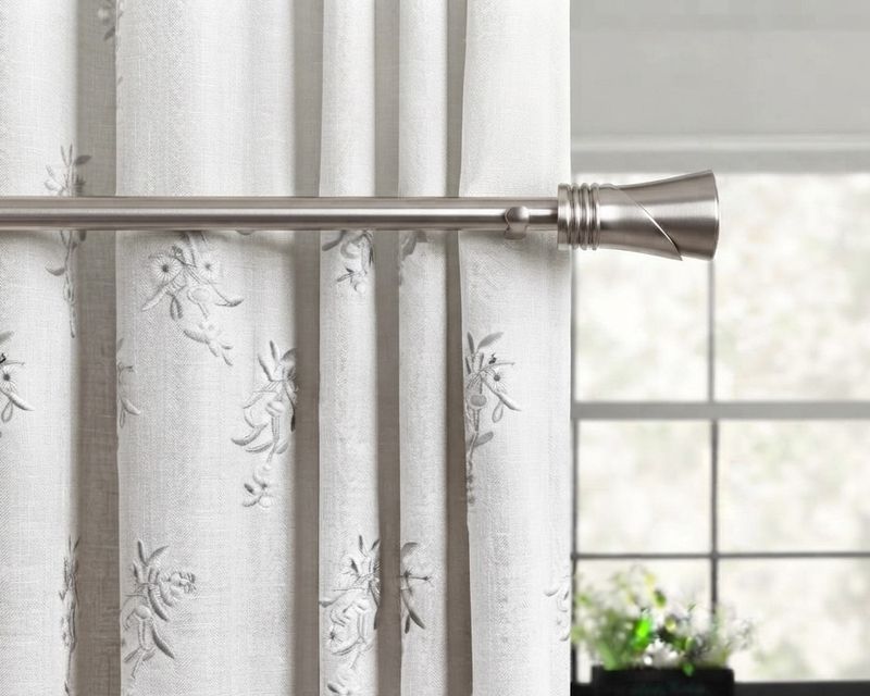 Barra de Cortina Extensible Blanca con Terminal Cónico Decorativo
